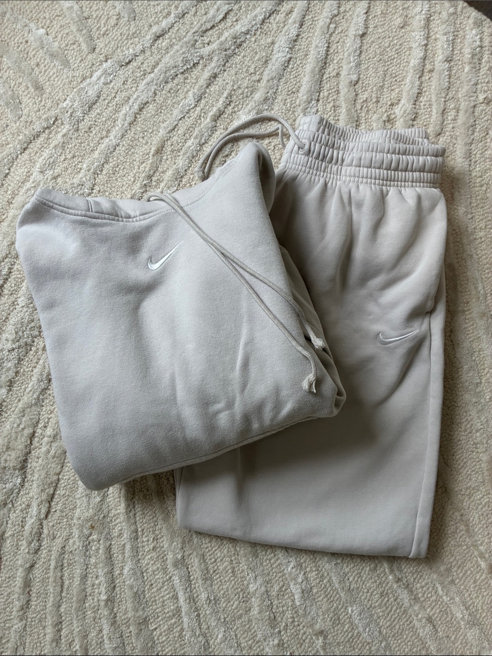 Nike women’s Light Cream Jogger Sweatpants - Fleece Set